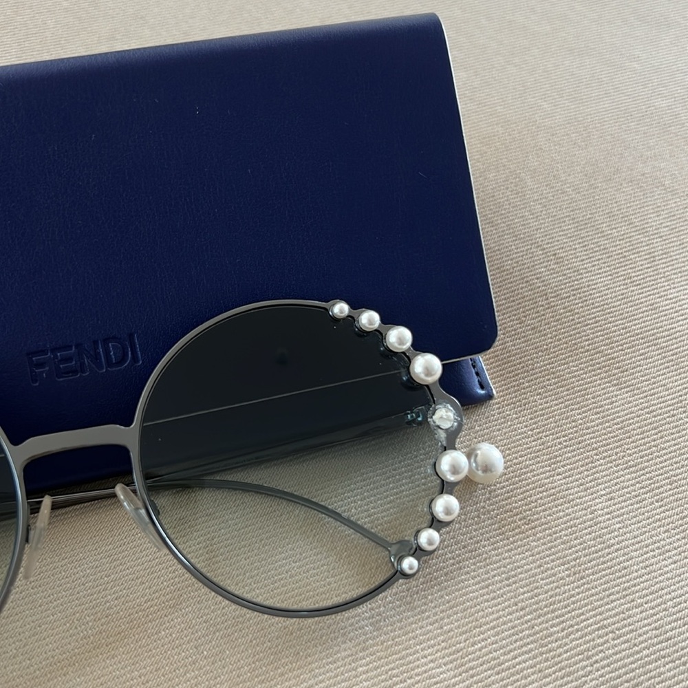 Fendi Round Pearl Frame Sunglasses - Picture 10 of 14